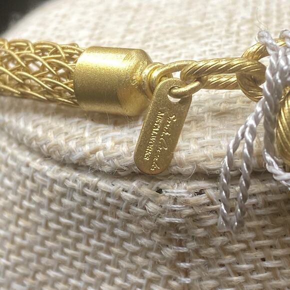 VTG Sarah Cavender Metalworks Gold Tone Mesh Blue Glass Cabochon Necklace NWT - Picture 6 of 8